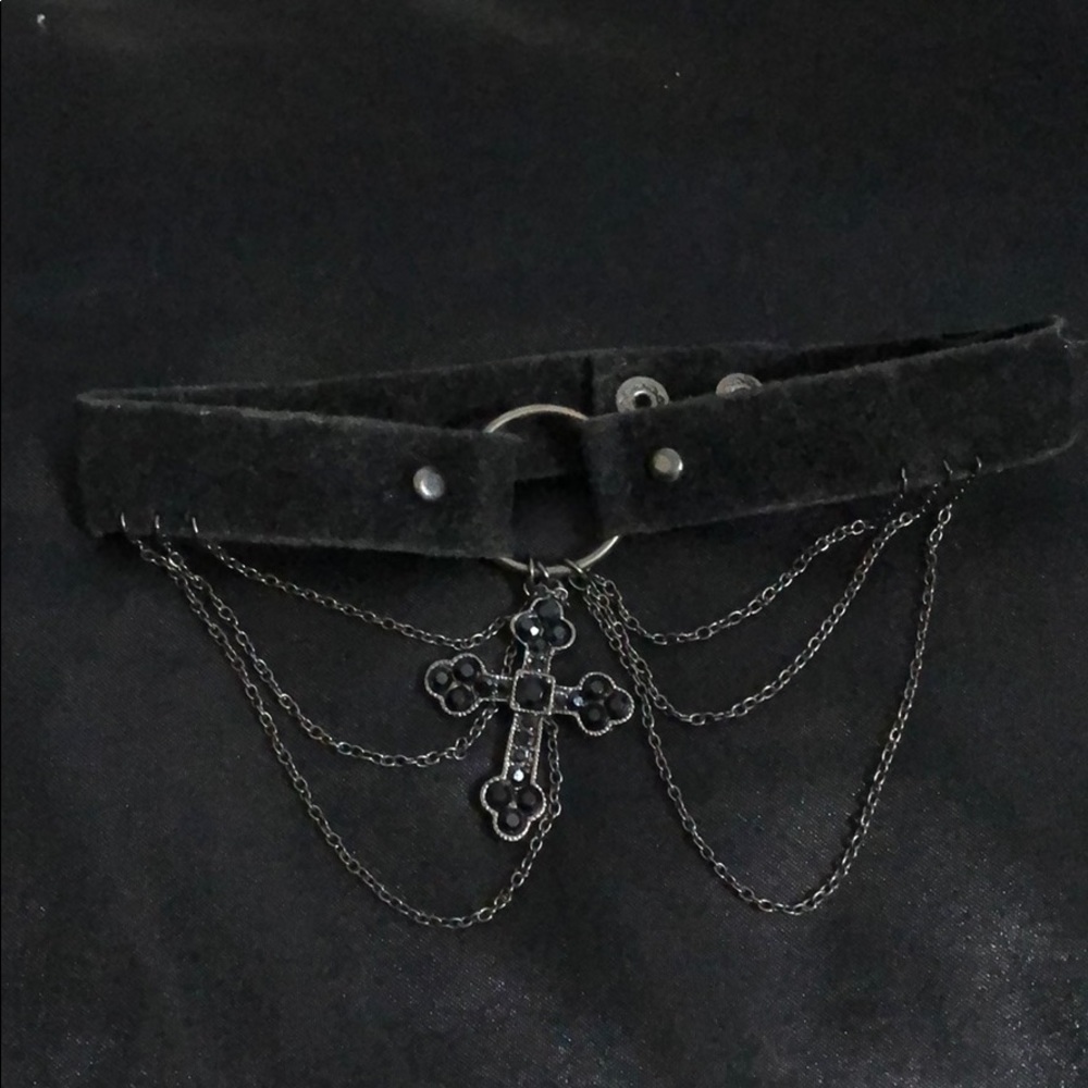 BLACK SUEDE GOTH CROSS CHOKER